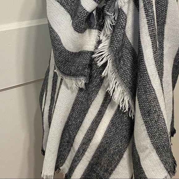Black and White Bold Striped Blanket-Scarf, Shawl, Wrap or Throw - Picture 3 of 8